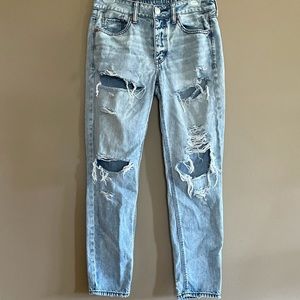 American Eagle Tomgirl Style Light washed Distressed Jeans Size 6